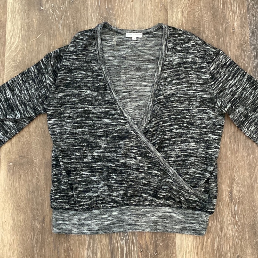 E769 Coco + Jamieson Criss Cross Neck Soft Long Sleeve Top Black & Wht. Sz M